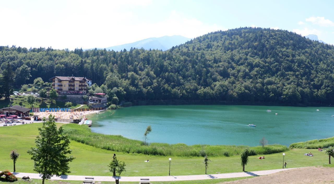 Hotel Al Lago Lavarone Exterior foto